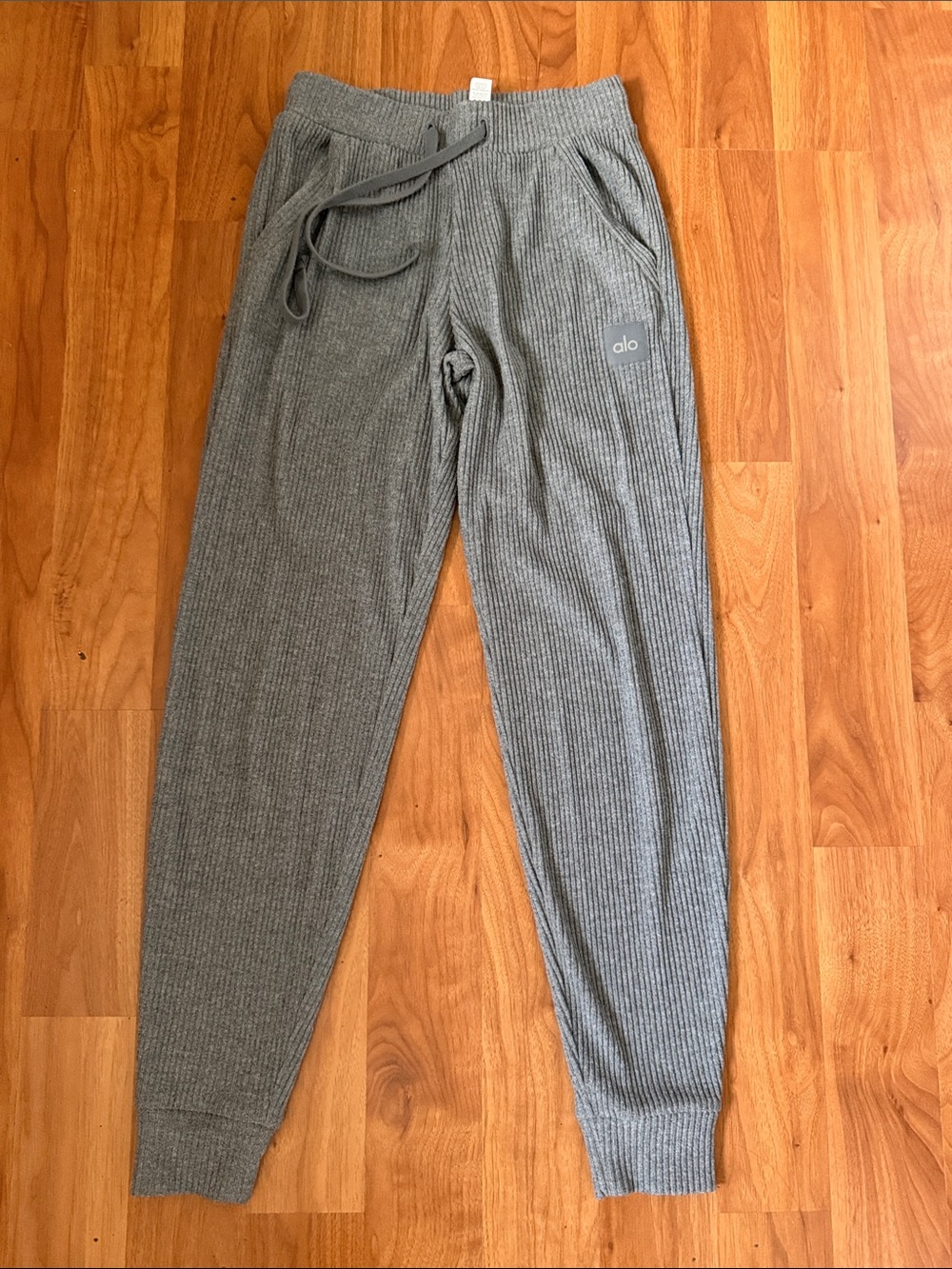 ALO Yoga Ribbed Joggers in Gray